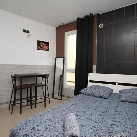 04 - Chambre Avec Lit Double Proche Paris Et Transports Wifi Saint-Denis  Ngoại thất bức ảnh
