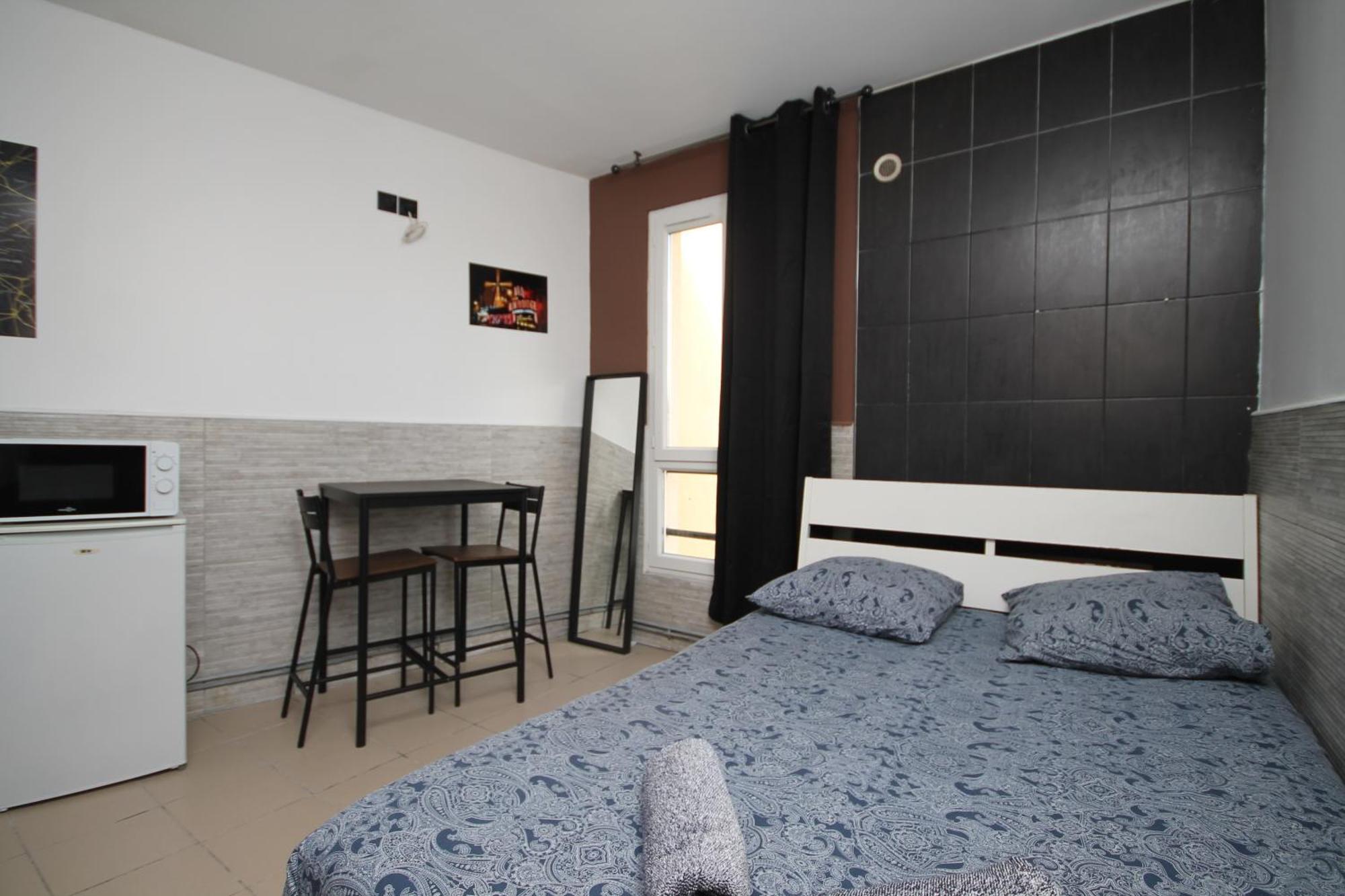 04 - Chambre Avec Lit Double Proche Paris Et Transports Wifi Saint-Denis  Ngoại thất bức ảnh
